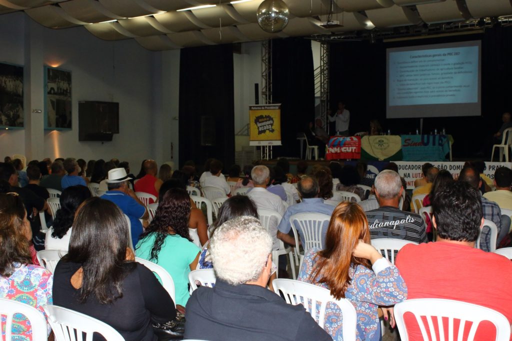 Público quase lotou salão de eventos do Sindmon-Metal [Foto: Wir Caetano/Sindmon-Metal]